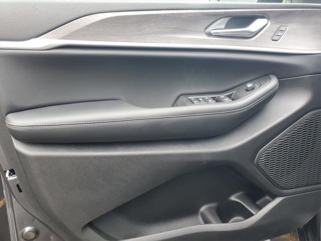 new 2025 Jeep Grand Cherokee L car, priced at $47,697