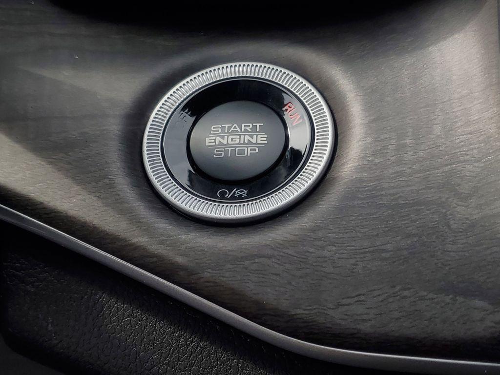new 2025 Jeep Grand Cherokee L car, priced at $48,947