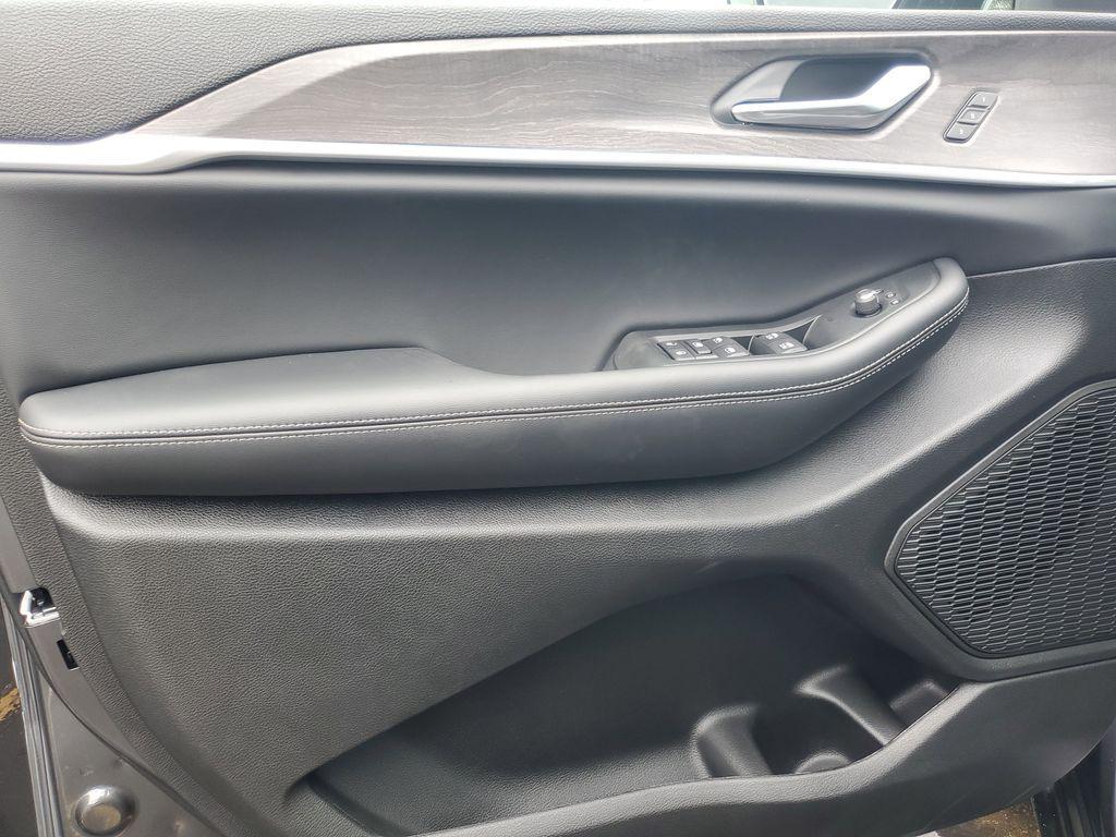 new 2025 Jeep Grand Cherokee L car, priced at $48,947