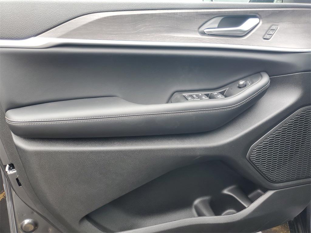 new 2025 Jeep Grand Cherokee L car, priced at $48,947
