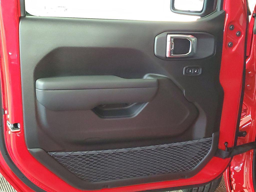 new 2025 Jeep Wrangler car, priced at $40,460
