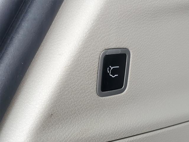 used 2022 Chrysler Pacifica car, priced at $21,924