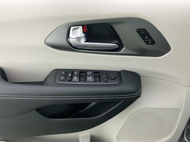 used 2023 Chrysler Pacifica car, priced at $24,000