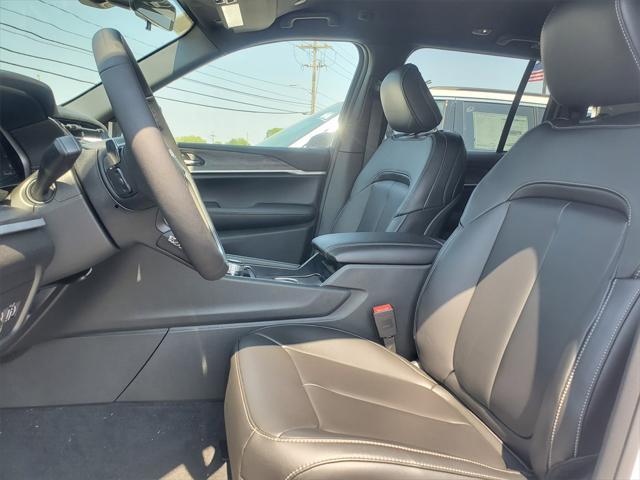 new 2025 Jeep Grand Cherokee car, priced at $42,096