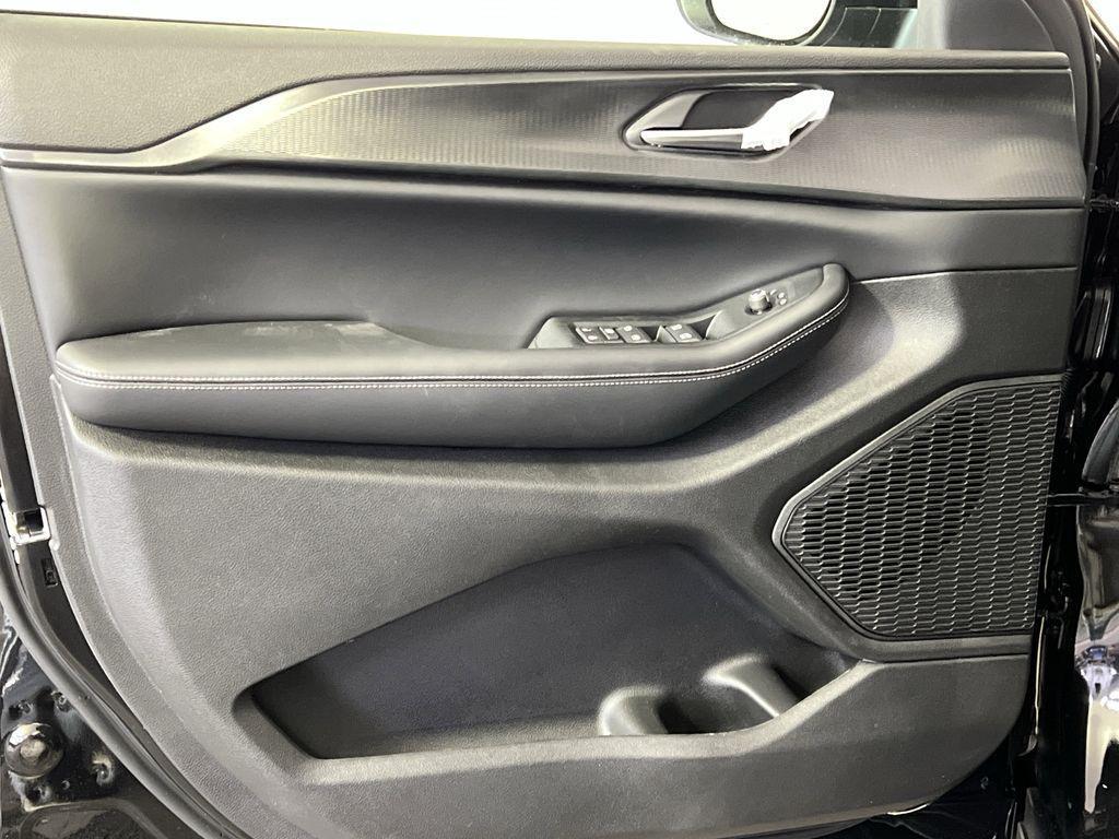 new 2025 Jeep Grand Cherokee car, priced at $37,044