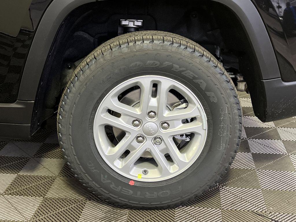 new 2025 Jeep Grand Cherokee car, priced at $37,044