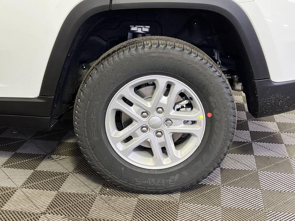 new 2025 Jeep Grand Cherokee car, priced at $36,534