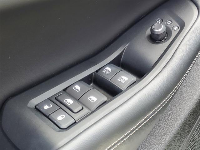 used 2023 Jeep Grand Cherokee car, priced at $33,636