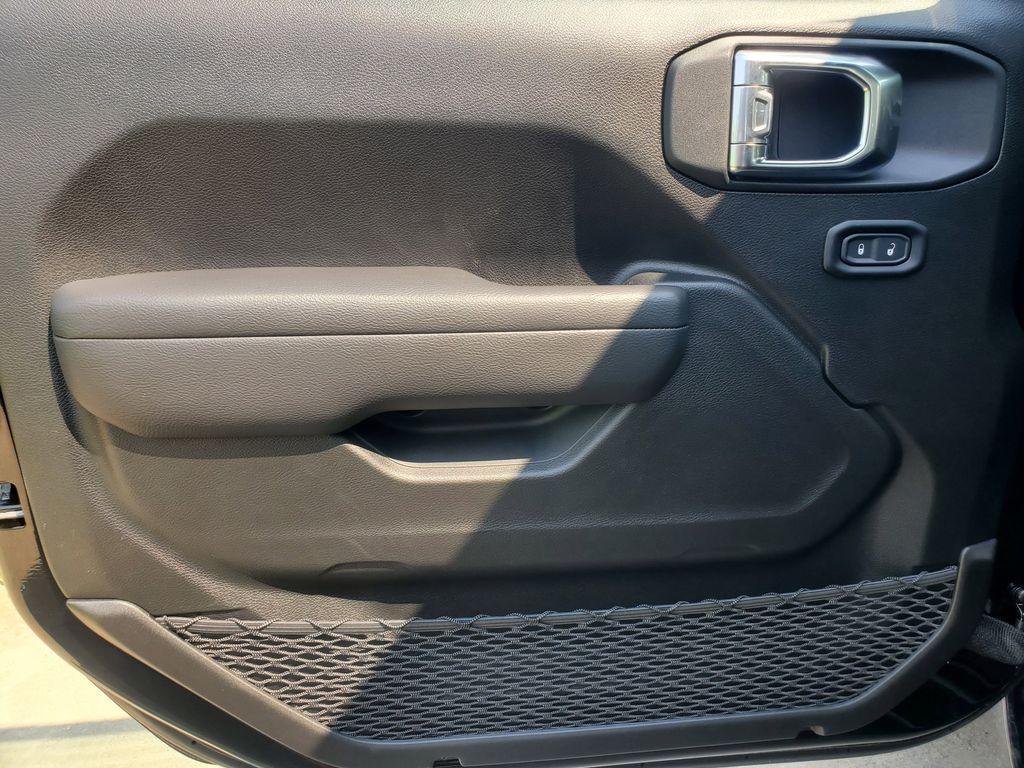 new 2025 Jeep Wrangler car, priced at $39,220