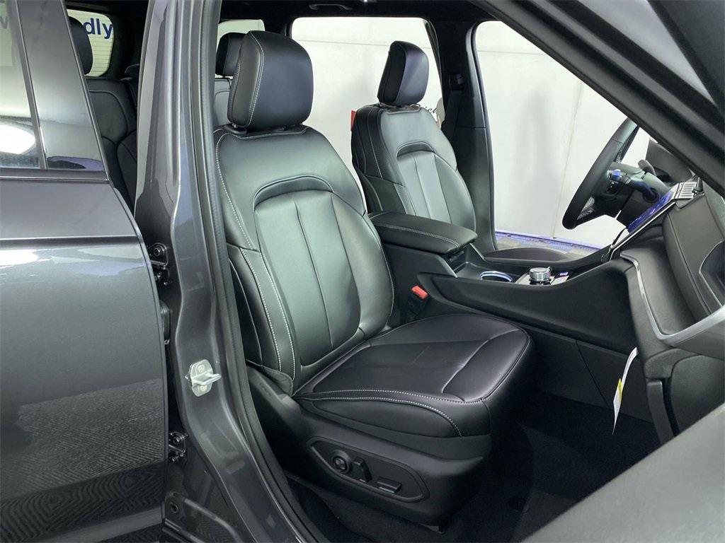 new 2025 Jeep Grand Cherokee car, priced at $42,789