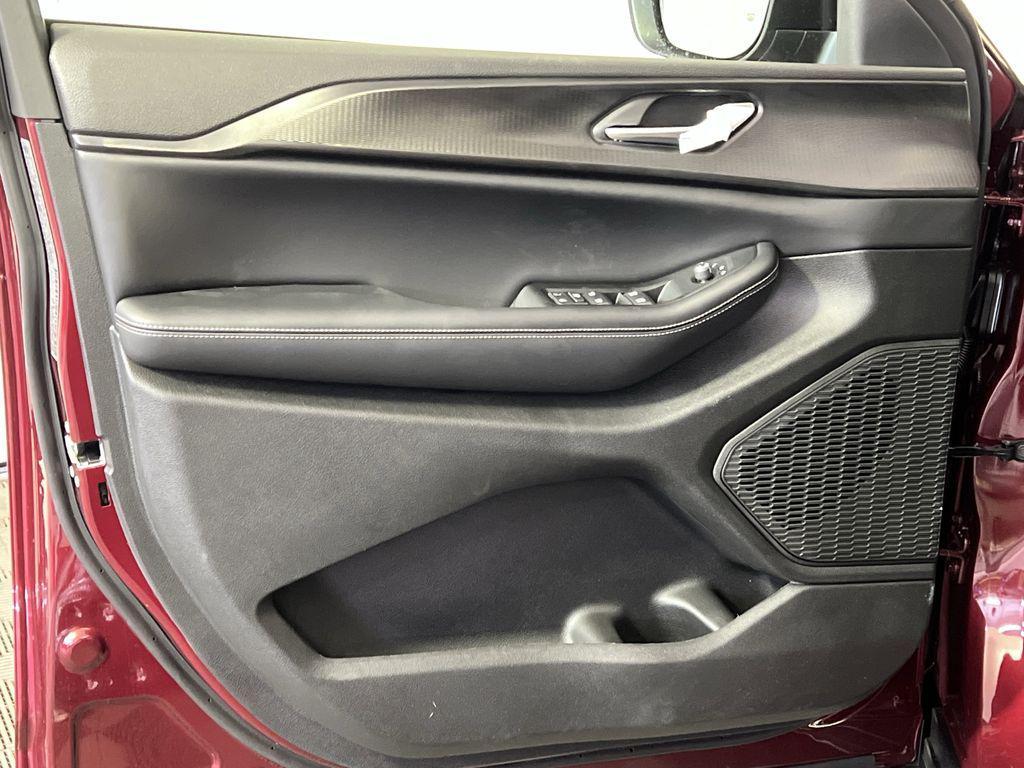 new 2025 Jeep Grand Cherokee car, priced at $37,044