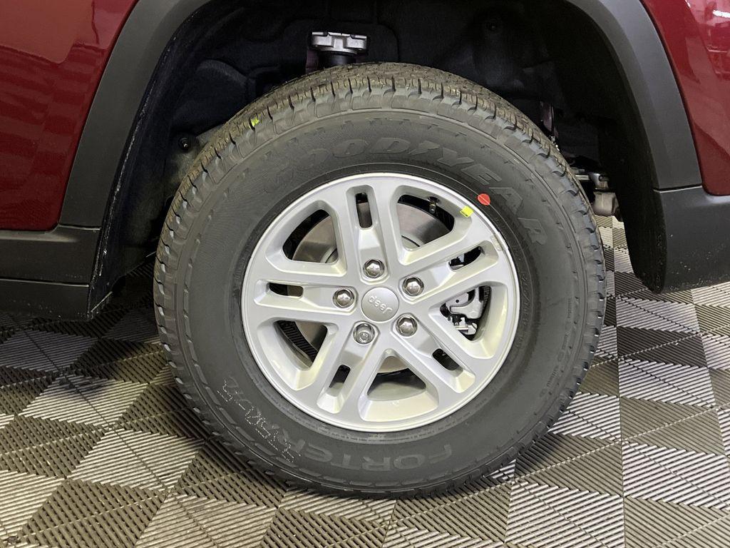 new 2025 Jeep Grand Cherokee car, priced at $37,044