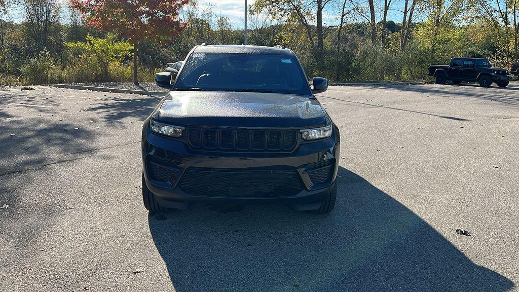 new 2025 Jeep Grand Cherokee car, priced at $37,779