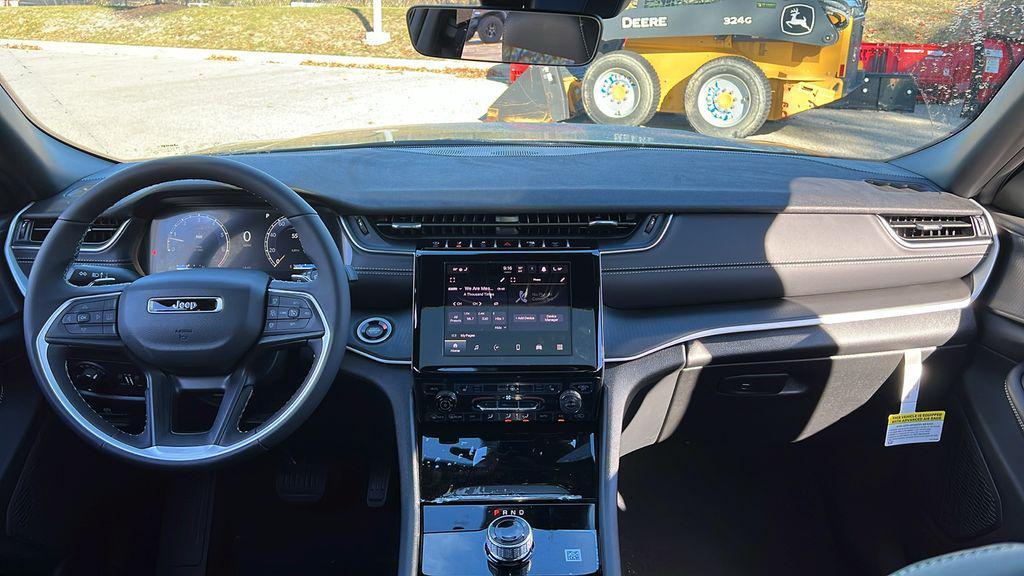 new 2025 Jeep Grand Cherokee car, priced at $37,779