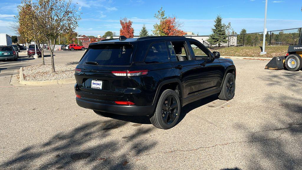 new 2025 Jeep Grand Cherokee car, priced at $37,779