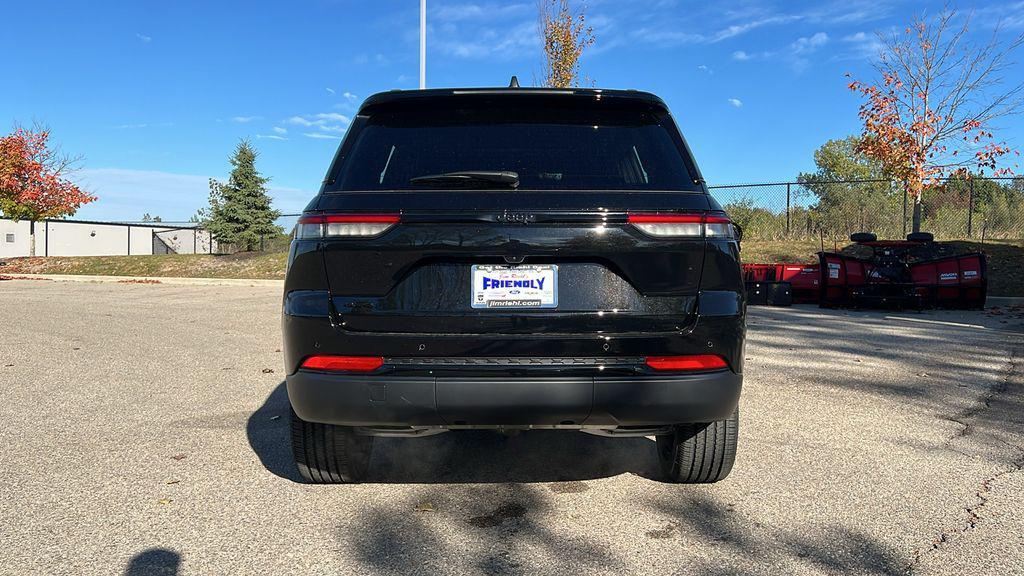 new 2025 Jeep Grand Cherokee car, priced at $37,779