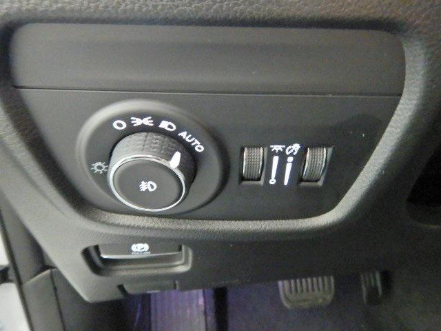 new 2025 Jeep Grand Cherokee car, priced at $58,033