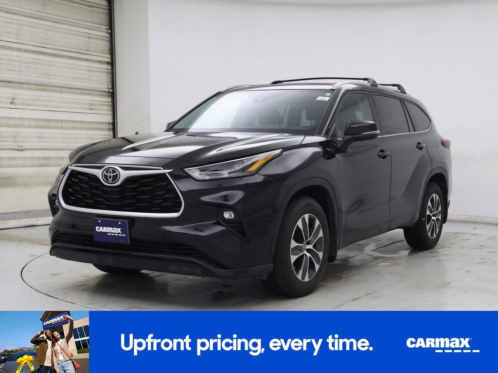 used 2022 Toyota Highlander car, priced at $33,998