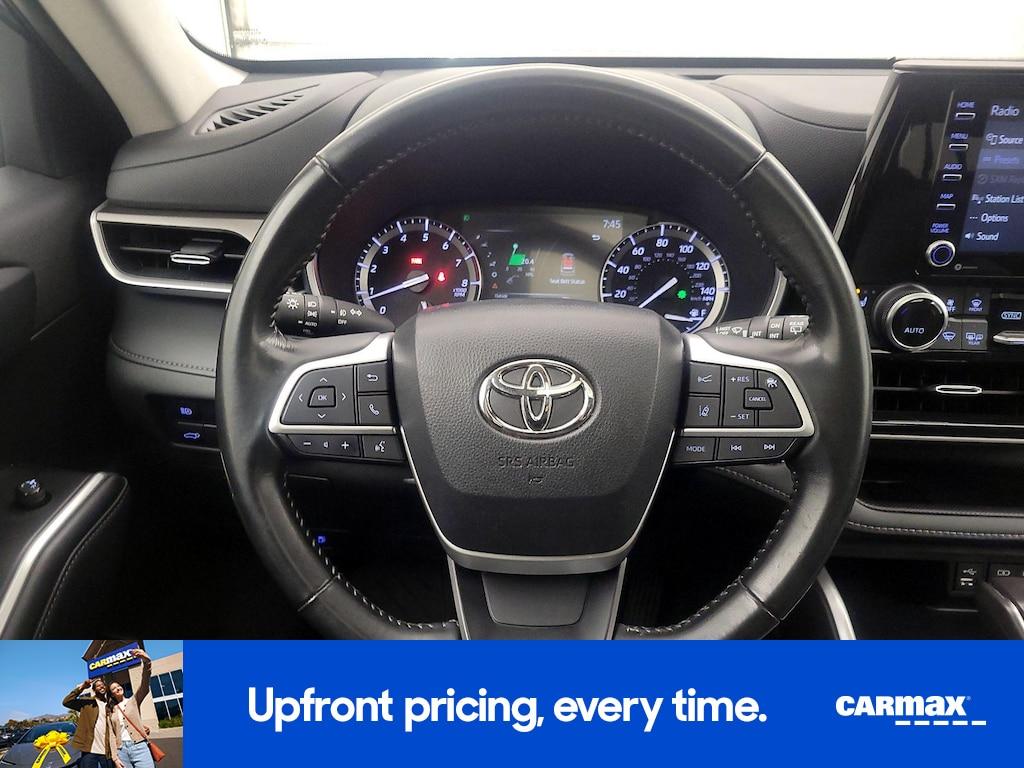 used 2022 Toyota Highlander car, priced at $33,998