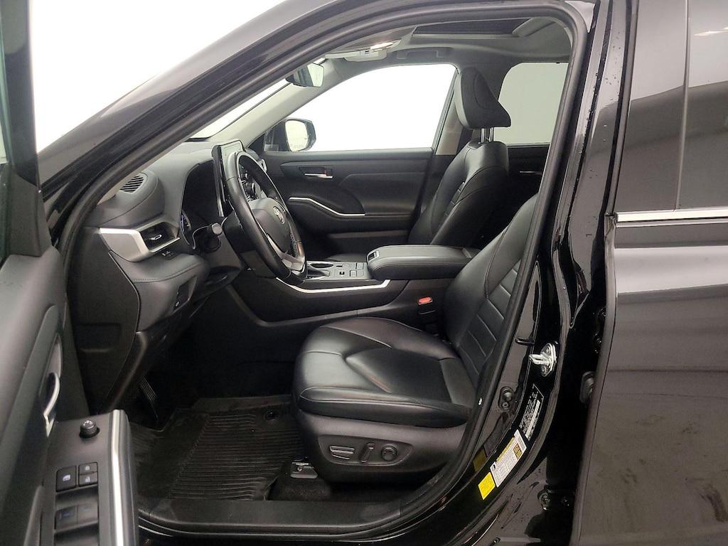 used 2022 Toyota Highlander car, priced at $33,998