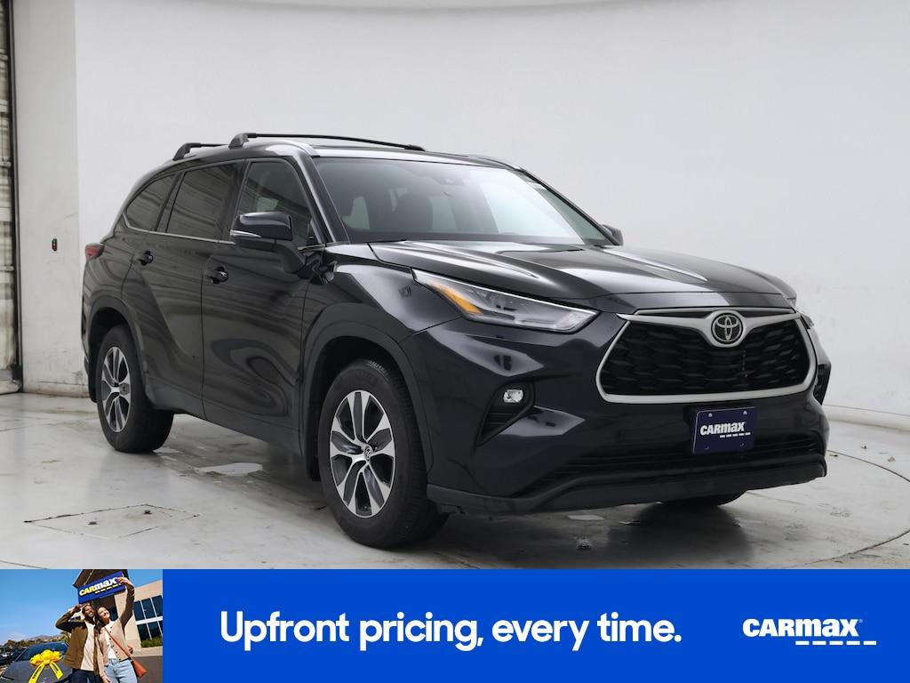 used 2022 Toyota Highlander car, priced at $33,998