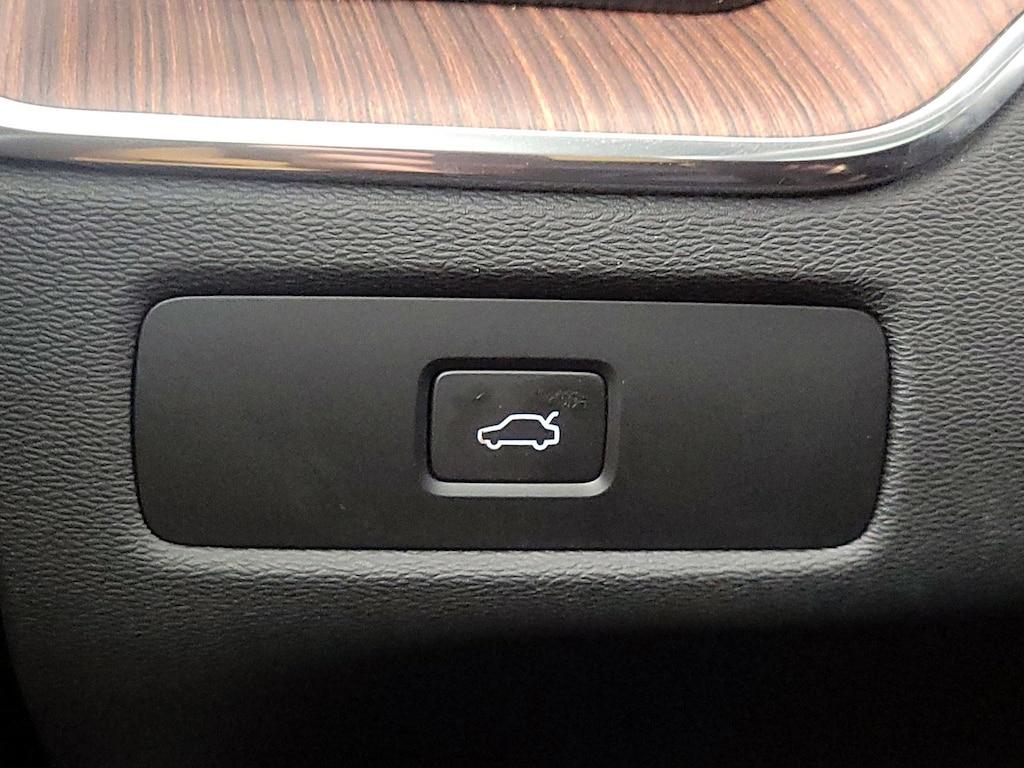 used 2023 Volvo XC60 car, priced at $32,998