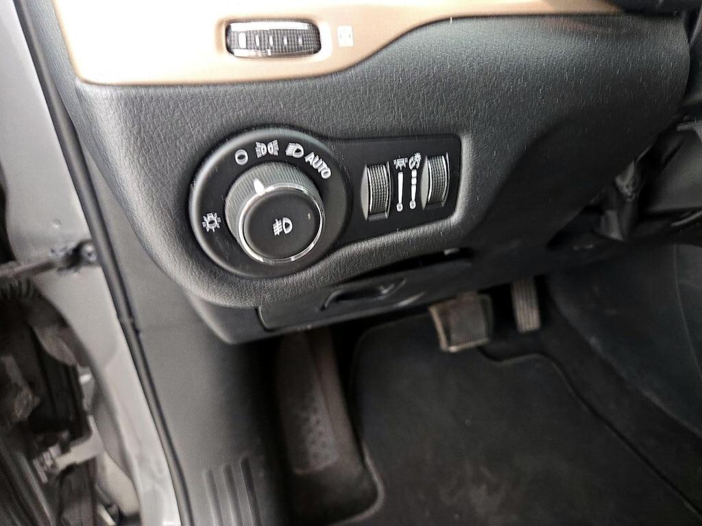 used 2015 Jeep Cherokee car, priced at $12,998