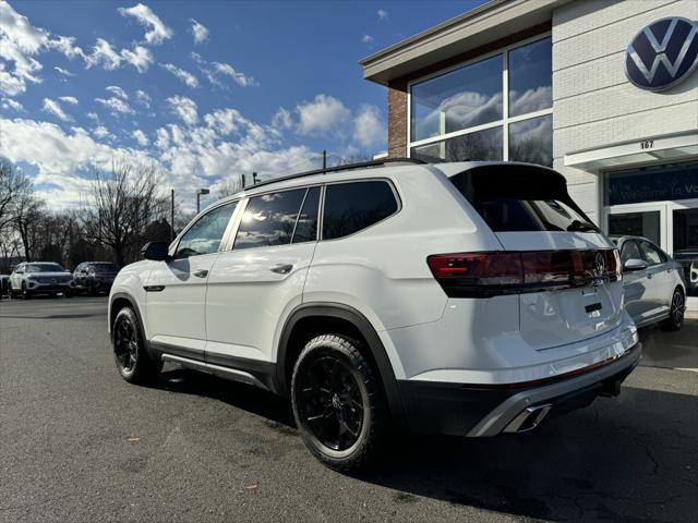 new 2025 Volkswagen Atlas car, priced at $46,013