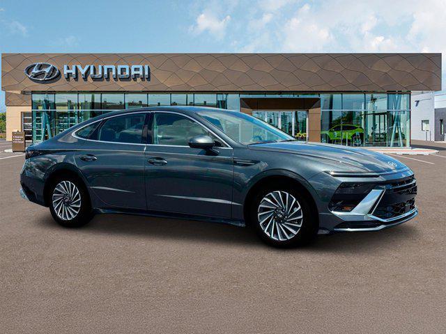 new 2025 Hyundai Sonata Hybrid car, priced at $31,130