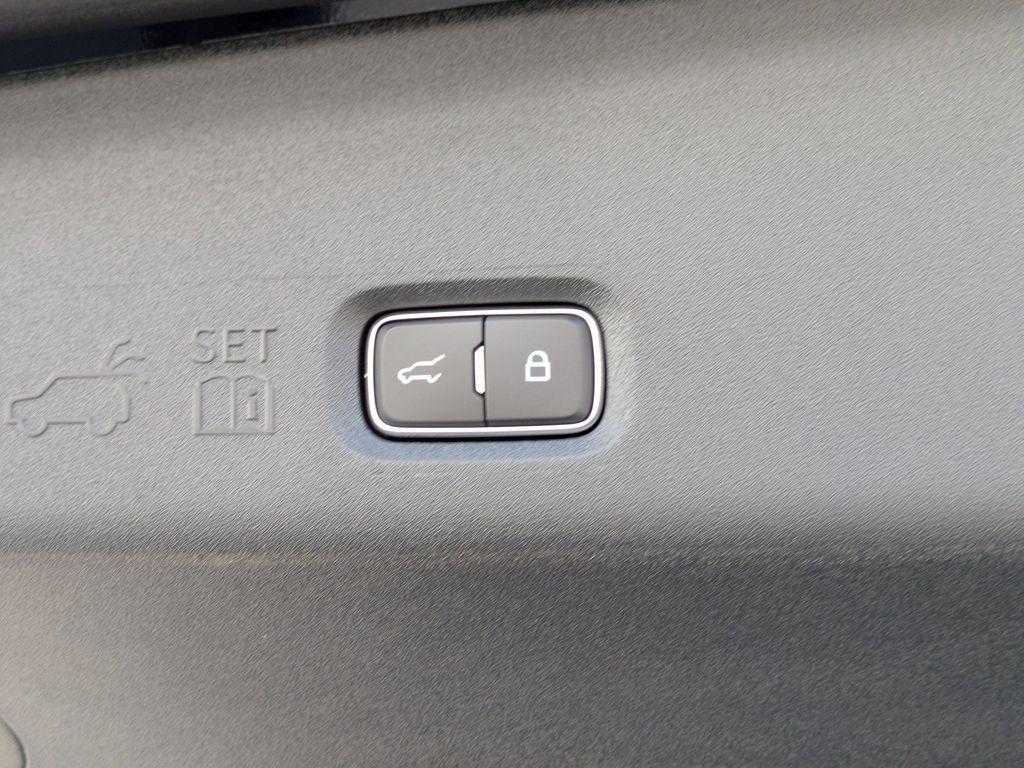 new 2025 Ford Expedition car, priced at $82,776