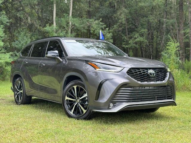 used 2022 Toyota Highlander car, priced at $30,000