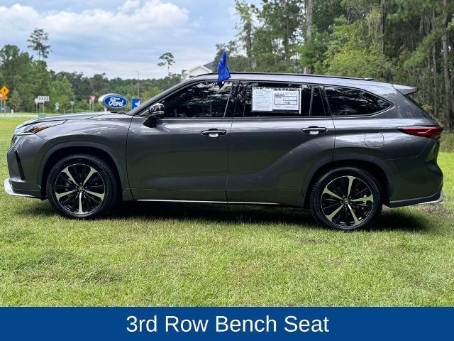 used 2022 Toyota Highlander car, priced at $30,000