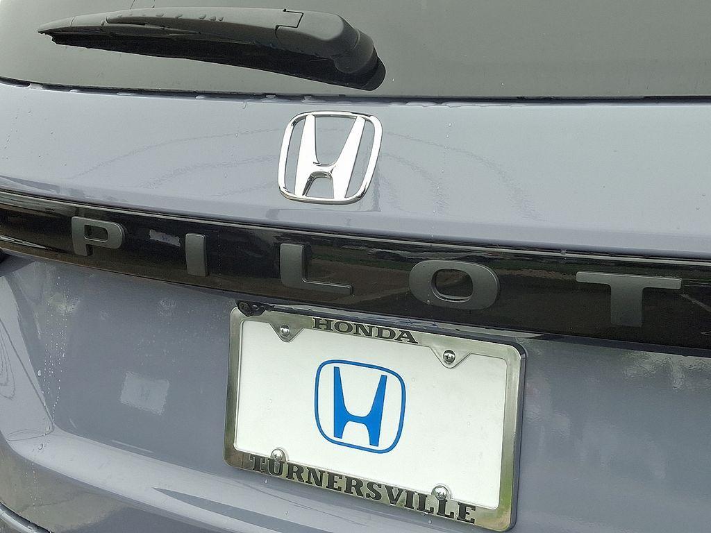 new 2025 Honda Pilot car, priced at $44,205