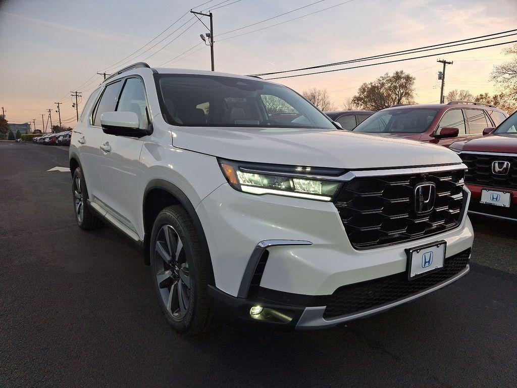 new 2025 Honda Pilot car, priced at $56,650