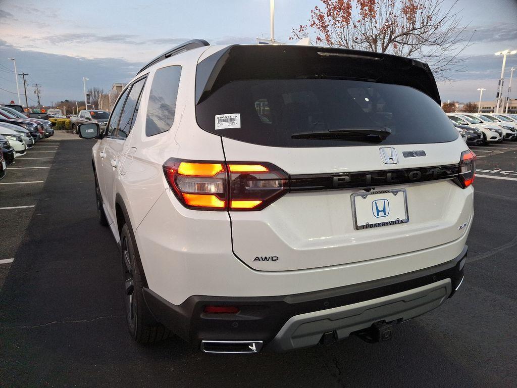 new 2025 Honda Pilot car, priced at $56,650