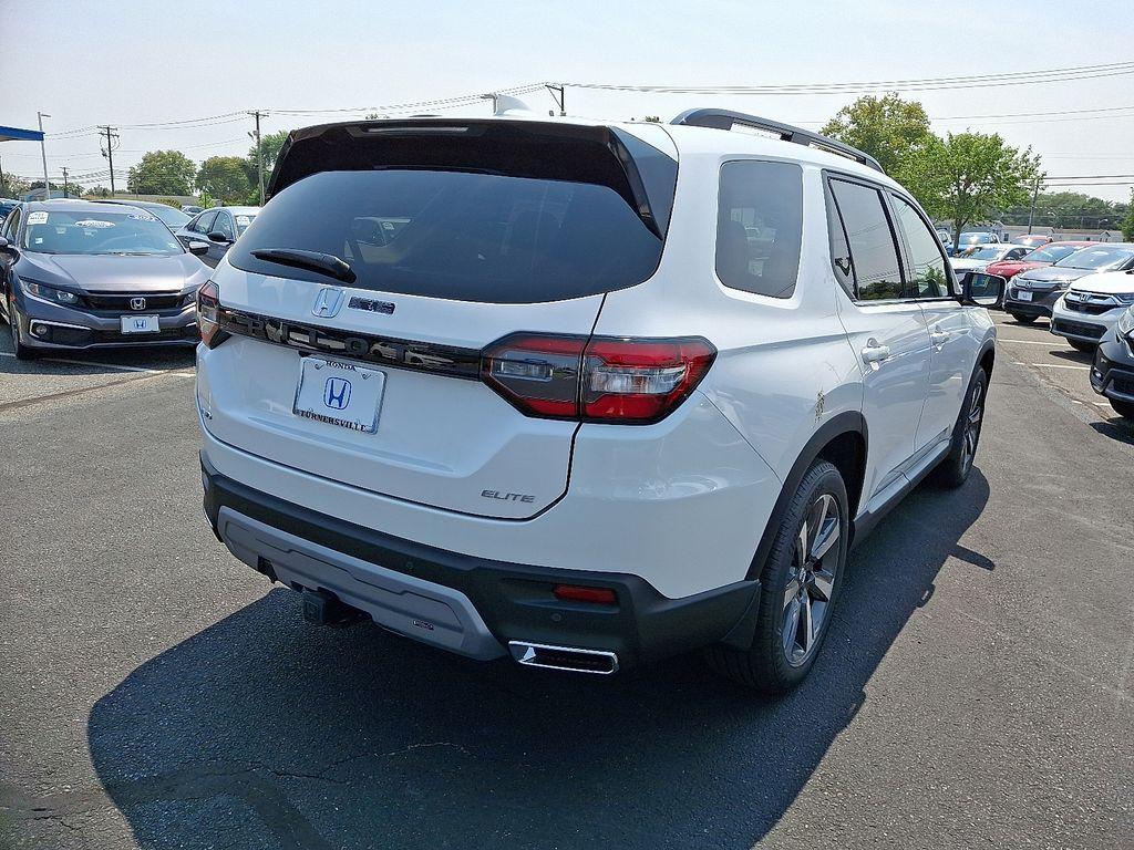 new 2025 Honda Pilot car, priced at $56,705