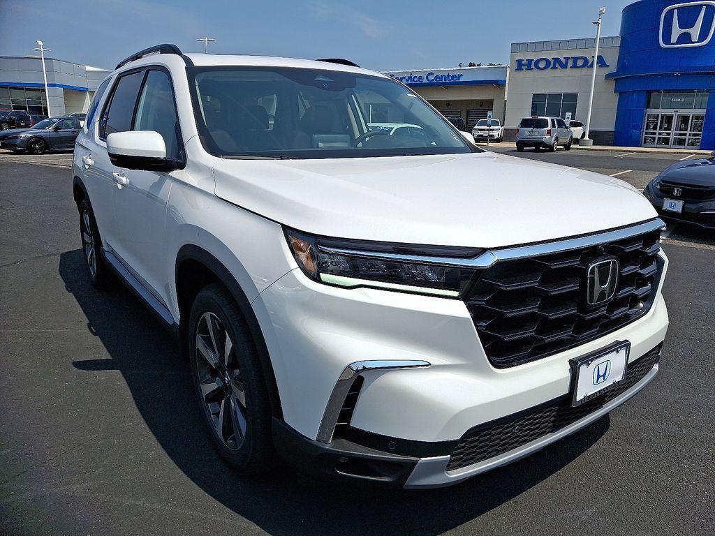 new 2025 Honda Pilot car, priced at $56,705
