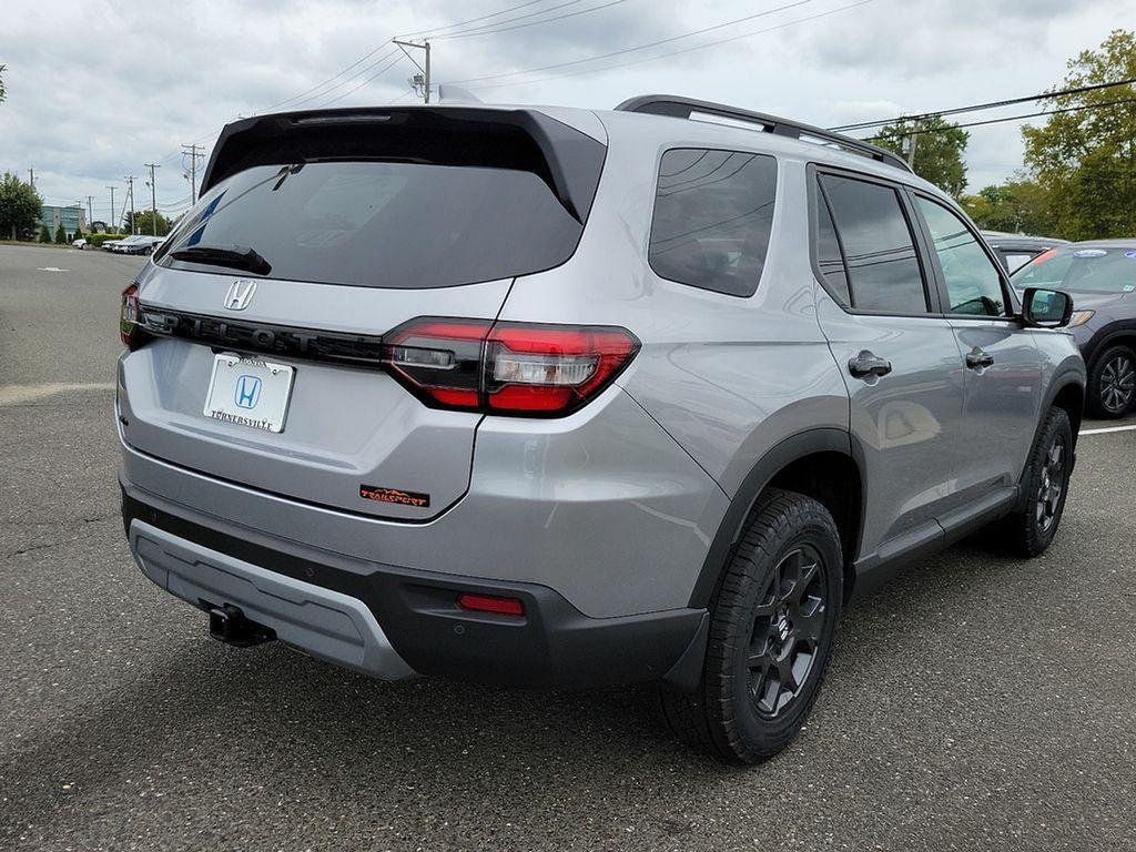 new 2025 Honda Pilot car, priced at $50,850