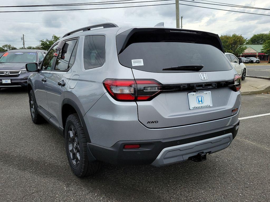 new 2025 Honda Pilot car, priced at $50,850