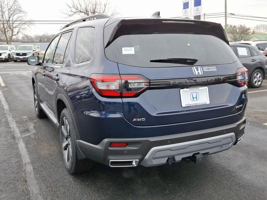 new 2025 Honda Pilot car, priced at $52,715