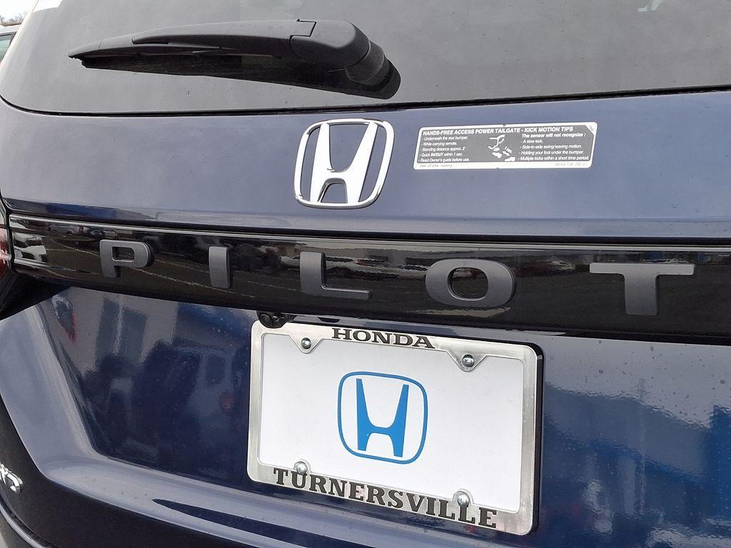 new 2025 Honda Pilot car, priced at $52,715