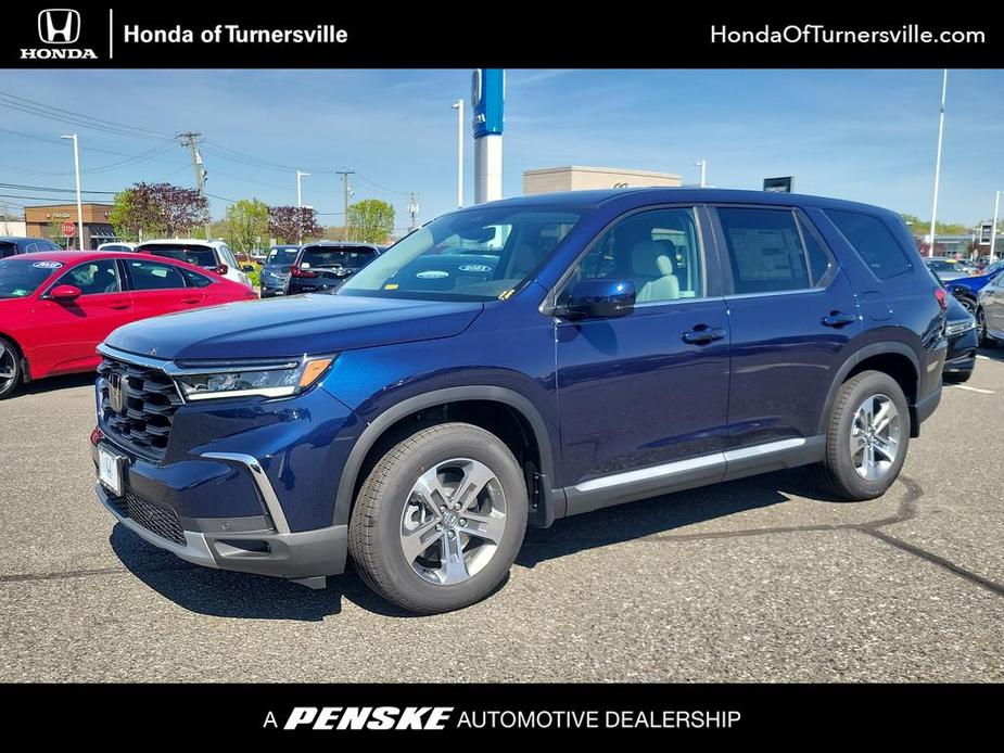 new 2025 Honda Pilot car, priced at $46,695