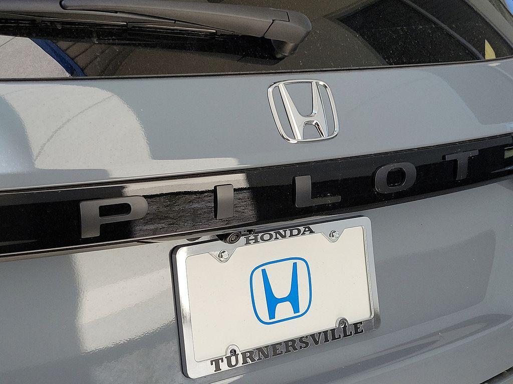 new 2025 Honda Pilot car, priced at $51,250