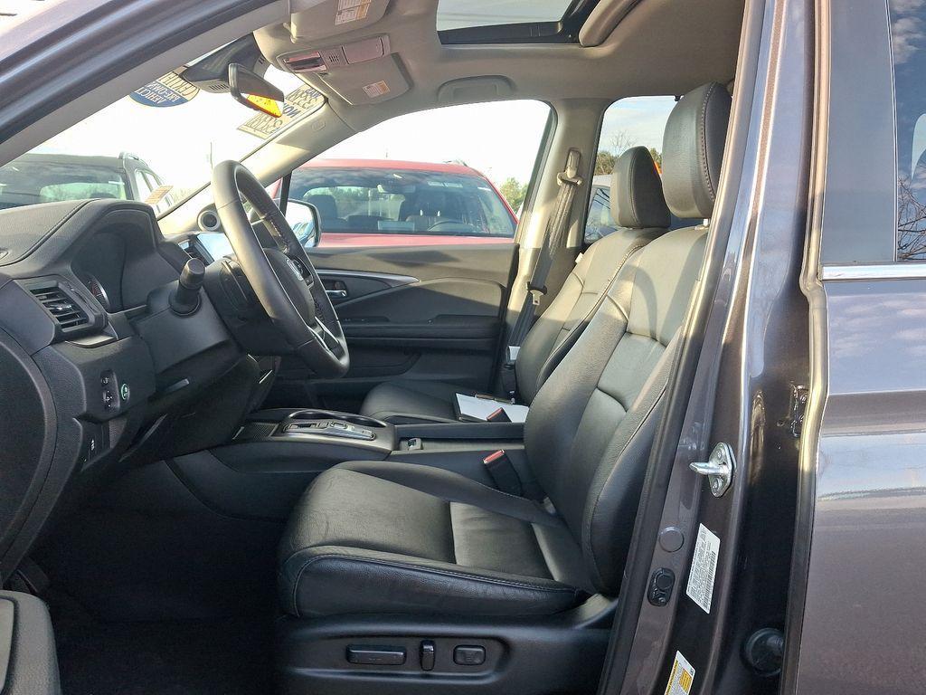 used 2021 Honda Pilot car, priced at $31,980