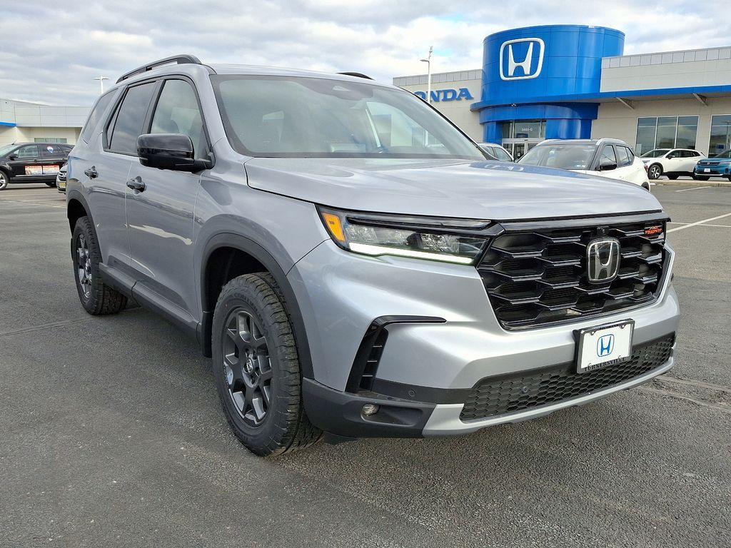 new 2025 Honda Pilot car, priced at $51,580