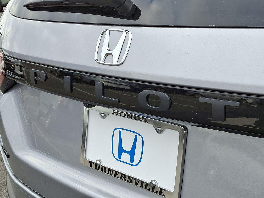 new 2025 Honda Pilot car, priced at $51,580