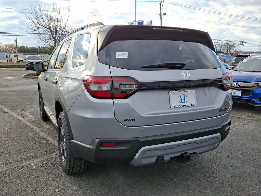 new 2025 Honda Pilot car, priced at $51,580