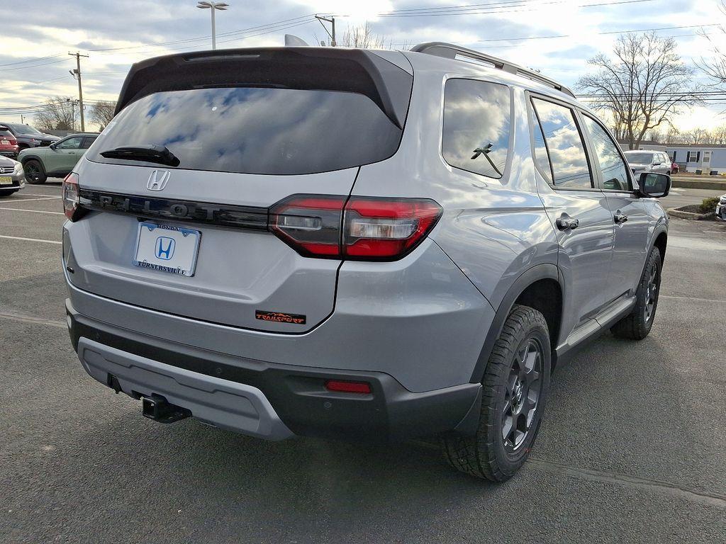 new 2025 Honda Pilot car, priced at $51,580