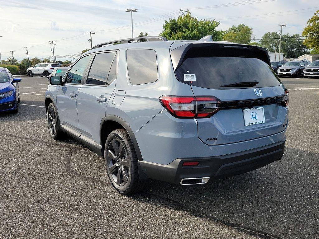 new 2025 Honda Pilot car, priced at $44,205