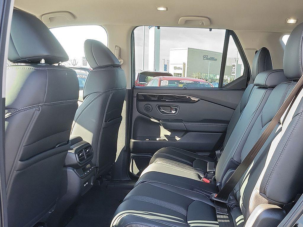 new 2025 Honda Pilot car, priced at $47,095